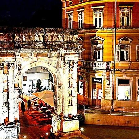 Apartmani Delas Pjescana Uvala Exterior foto