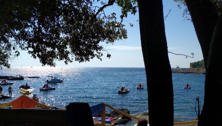 Apartmani Delas Pjescana Uvala Exterior foto
