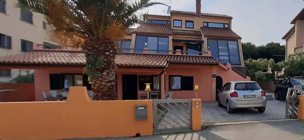 Apartmani Delas Pjescana Uvala Exterior foto