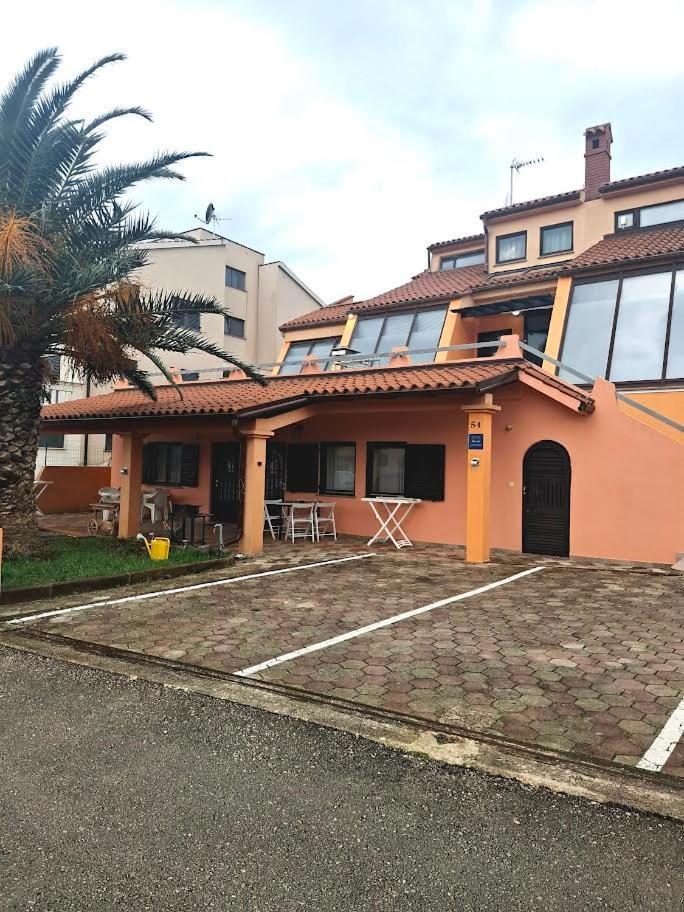 Apartmani Delas Pjescana Uvala Exterior foto